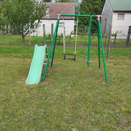 Aliz Es Martin Vendeghaz 度假居 Balatonmáriafürdő