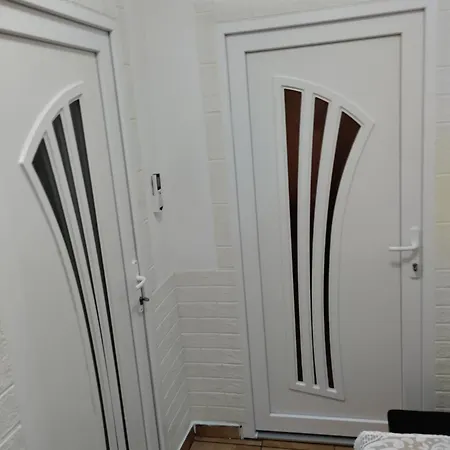 Aliz Es Martin Vendeghaz 度假居 *